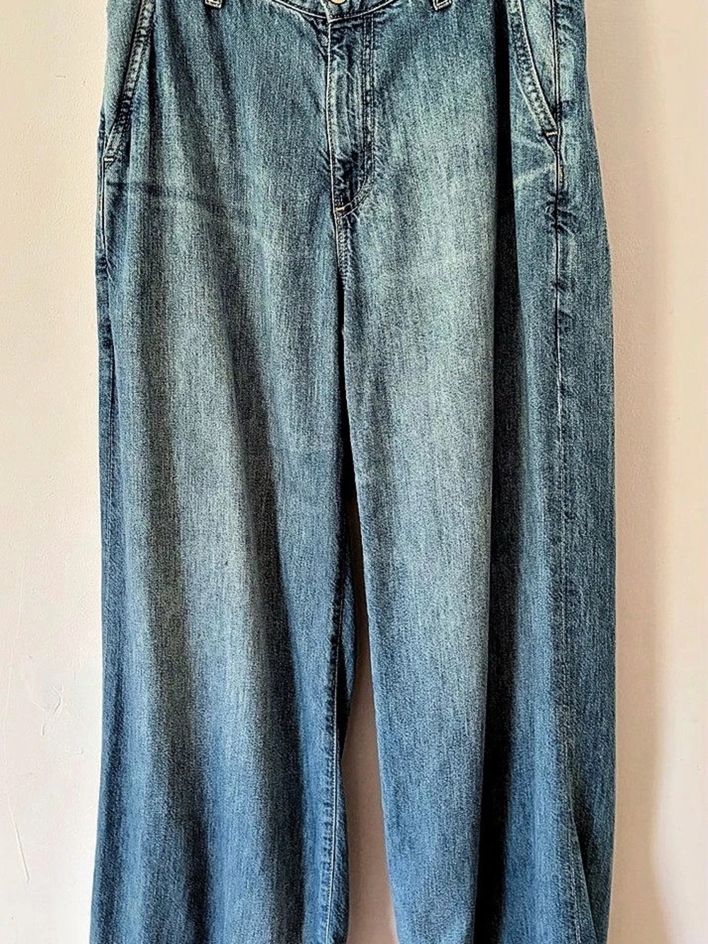 AG Jeans Saige Wide Leg Jeans in Blue Waist 26